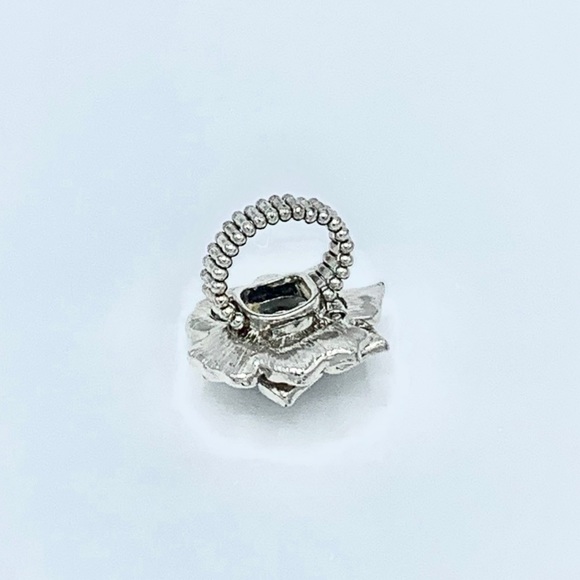 Flower Rhinestone Ring - Picture 2 of 4